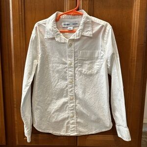 Old Navy • Boys 6/7 • White long sleeved button up shirt